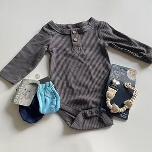 Itzy Ritzy Sweetie Strap Plus / Cat & Jack Bodysuit 0-3M / Gerber NB Mittens